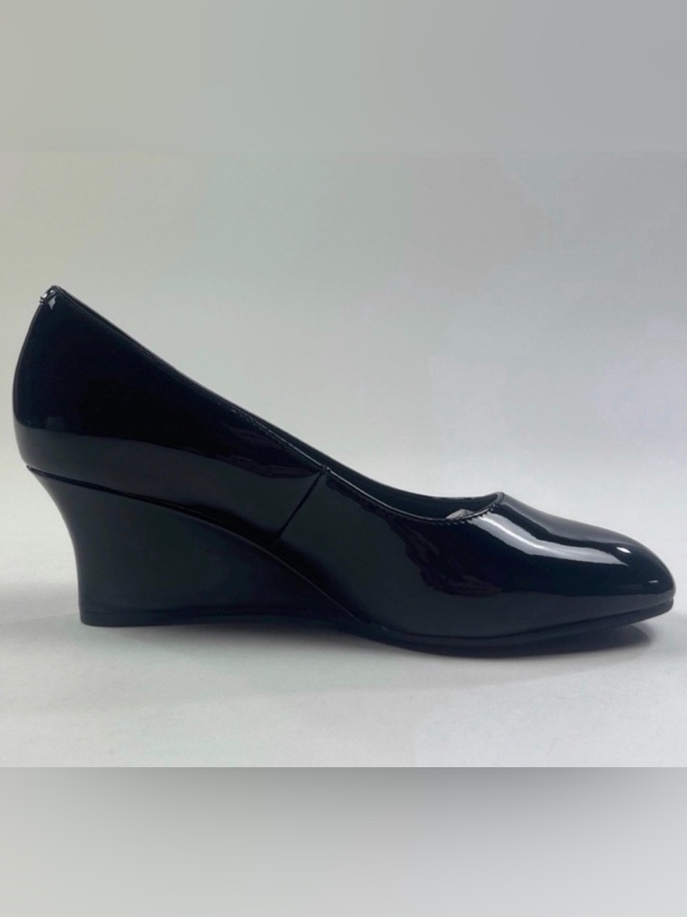 Clarks Olivette Pearl Womens 7.5 Black Patent Leather Wedge Heels Shoes 26180044